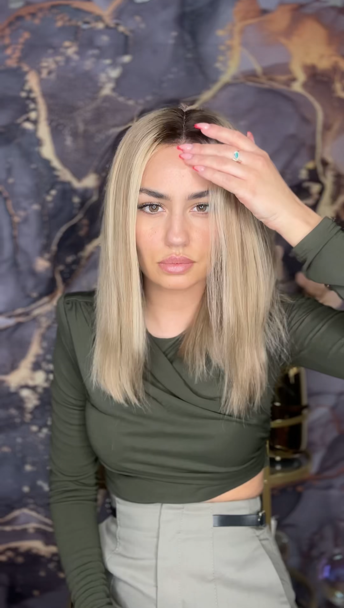 Blonde wig (please note that the roots are not bleached)