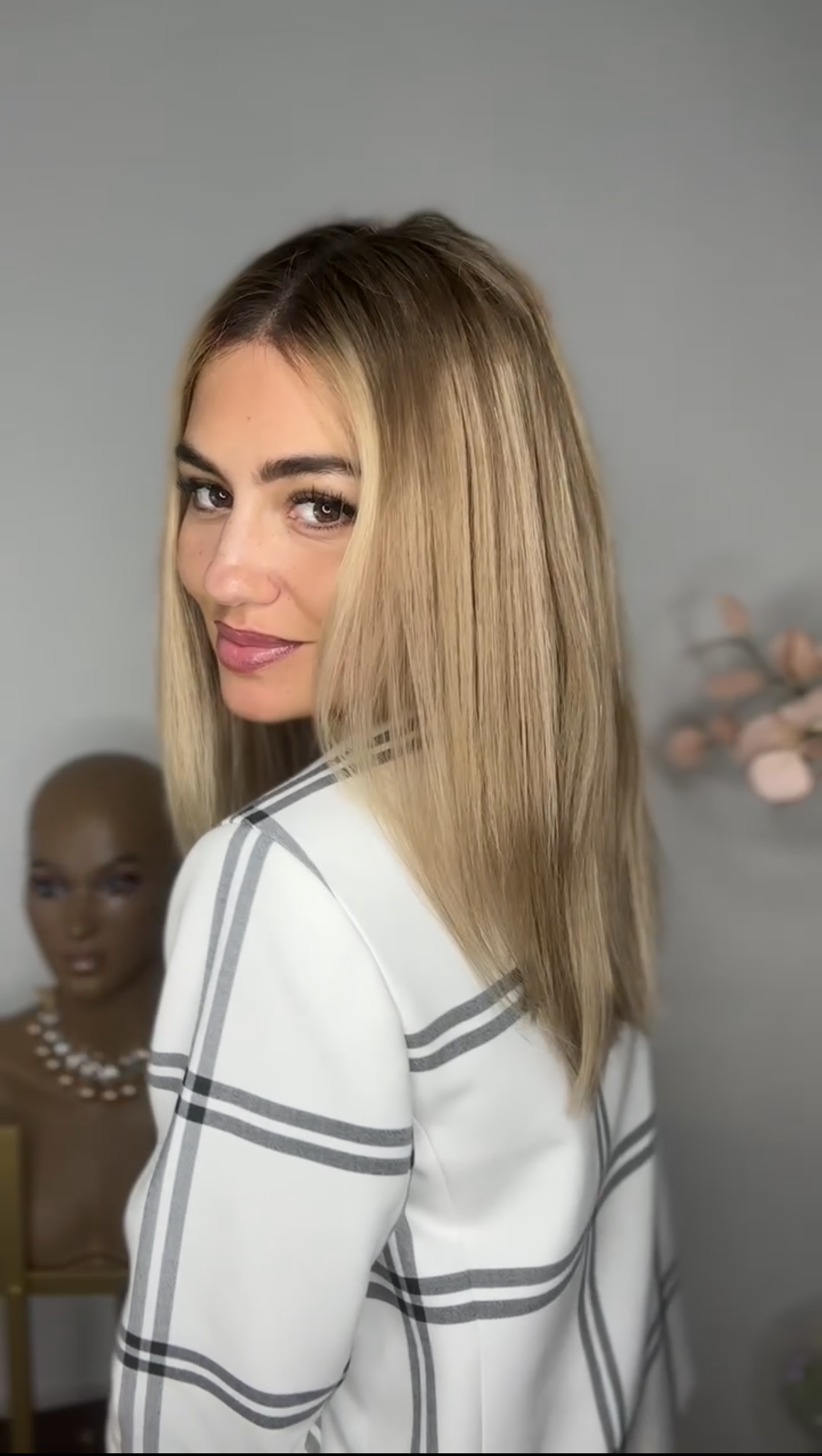 Blonde wig (please note that the roots are not bleached)